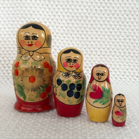 Vintage Russian Nesting Dolls Matryoshka Babushka Hand Painted Set of 4 Unmarked - Picture 1 of 3